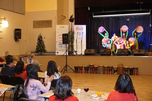 Participa Vietnam en festival de Navidad en República Checa ảnh 1