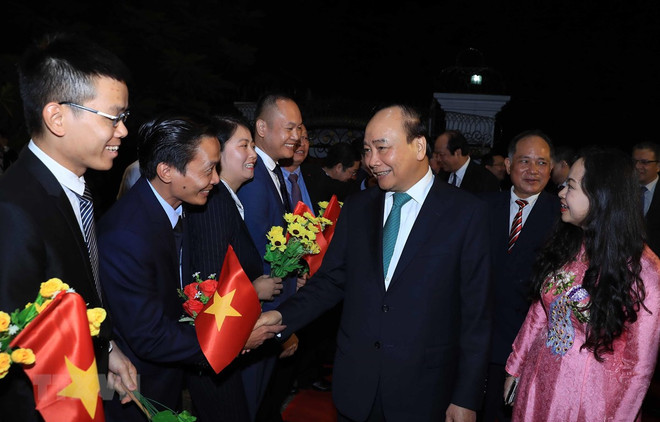 Primer ministro de Vietnam se reúne con comunidad coterránea en Myanmar ảnh 1 Primer ministro de Vietnam se reúne con comunidad coterránea en Myanmar ảnh 1