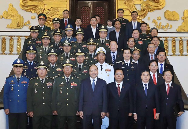 Recibe premier de Vietnam a ministros de defensa de Camboya y Laos ảnh 1 Recibe premier de Vietnam a ministros de defensa de Camboya y Laos ảnh 1