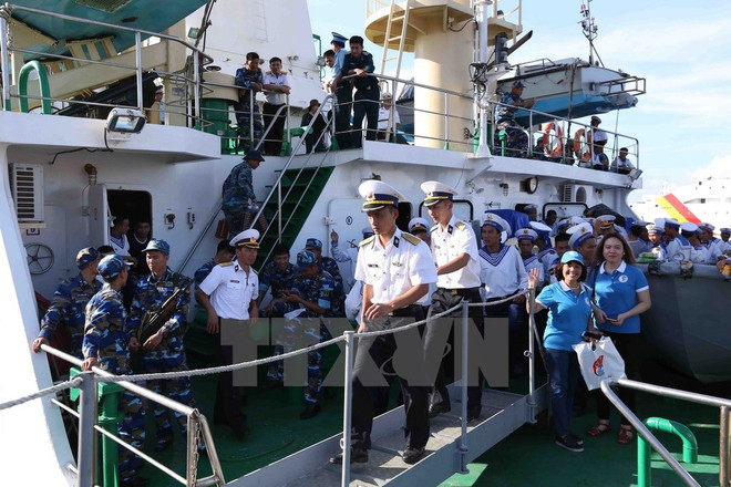 Soldados navales se dirigen hacia el archipiélago de Truong Sa ảnh 2