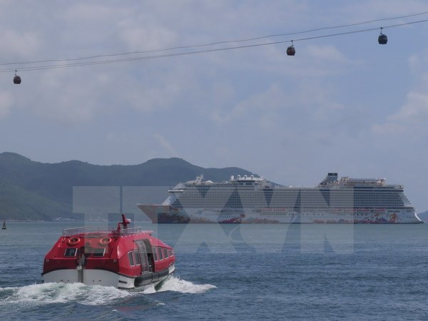 Crucero turístico internacional arribó a provincia de Vietnam ảnh 1