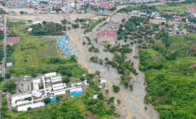 Se eleva a 107 el número de muertos por deslaves de tierra e inundaciones en Indonesia ảnh 1 Se eleva a 107 el número de muertos por deslaves de tierra e inundaciones en Indonesia ảnh 1