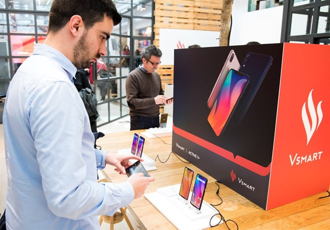 Llegan teléfonos inteligentes vietnamitas al mercado español ảnh 1 Llegan teléfonos inteligentes vietnamitas al mercado español ảnh 1