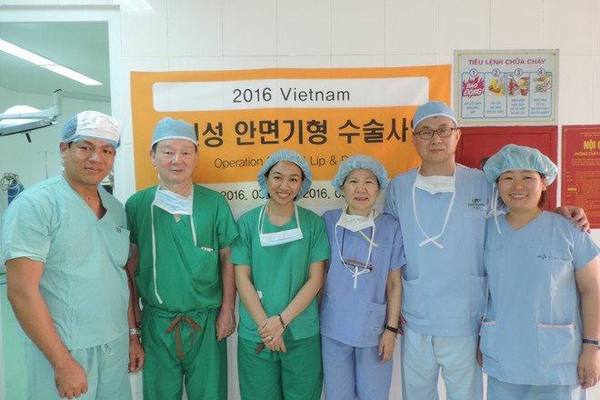 Médicos surcoreanos realizan cirugías gratuitas para niños vietnamitas con paladar hendido ảnh 1 Médicos surcoreanos realizan cirugías gratuitas para niños vietnamitas con paladar hendido ảnh 1