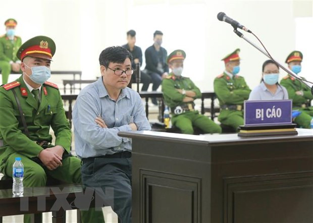 Condenan a 10 años de cárcel a funcionario de periódico vietnamita por abuso de poder ảnh 1