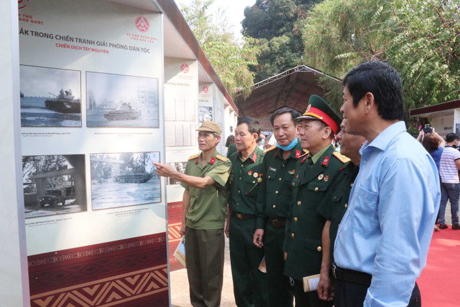 Exposición para conmemorar 45 años de liberación de provincia vietnamita de Dak Lak ảnh 1 Exposición para conmemorar 45 años de liberación de provincia vietnamita de Dak Lak ảnh 1