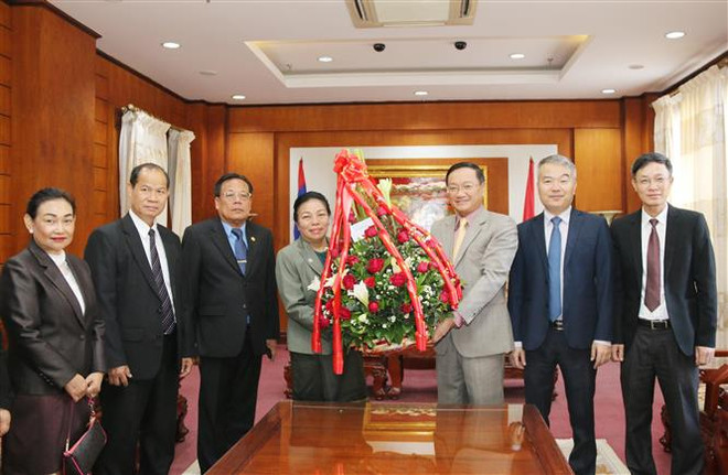 Transmite dirigente de Laos felicitaciones por aniversario del Partido Comunista de Vietnam ảnh 1 Transmite dirigente de Laos felicitaciones por aniversario del Partido Comunista de Vietnam ảnh 1