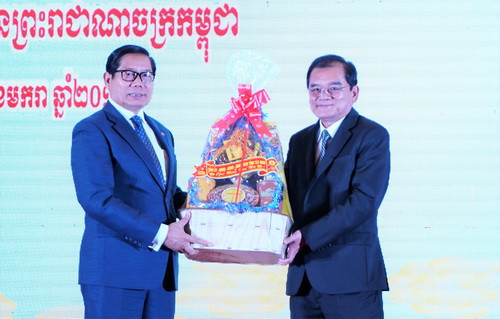 Dirigentes de provincias de Camboya felicitan a Tay Ninh por año nuevo ảnh 1 Dirigentes de provincias de Camboya felicitan a Tay Ninh por año nuevo ảnh 1