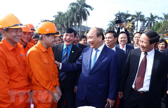 Visita Premier de Vietnam la cuna de movimiento obrero en ocasión de Año Nuevo Lunar ảnh 1 Visita Premier de Vietnam la cuna de movimiento obrero en ocasión de Año Nuevo Lunar ảnh 1