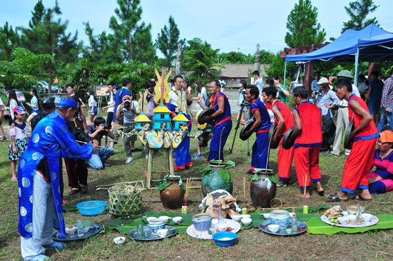 Reconocen como Patrimonio Intangible Nacional rito de Despedida a los Muertos de etnia vietnamita ảnh 1 Reconocen como Patrimonio Intangible Nacional rito de Despedida a los Muertos de etnia vietnamita ảnh 1