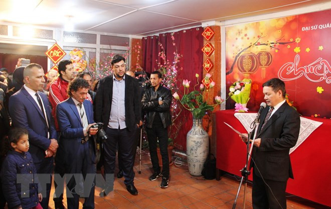 Se reúnen vietnamitas en Argelia y República Checa en ocasión del Tet 2019 ảnh 1 Se reúnen vietnamitas en Argelia y República Checa en ocasión del Tet 2019 ảnh 1