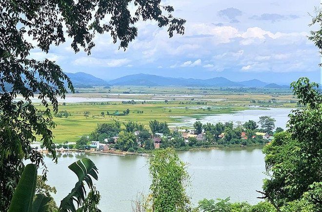 Lago de Lak: panorama más poético en Altiplanicie Occidental de Vietnam ảnh 2 Lago de Lak: panorama más poético en Altiplanicie Occidental de Vietnam ảnh 2