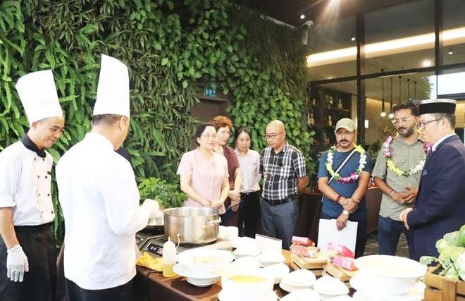 Exploran mercado de turismo mulsumán Halal en Vietnam ảnh 2 Exploran mercado de turismo mulsumán Halal en Vietnam ảnh 2