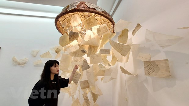 Celebran con obras de arte aniversario de nexos diplomáticos de Vietnam y Singapur ảnh 1 Celebran con obras de arte aniversario de nexos diplomáticos de Vietnam y Singapur ảnh 1