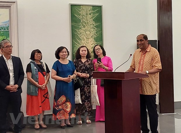 Celebran con obras de arte aniversario de nexos diplomáticos de Vietnam y Singapur ảnh 2 Celebran con obras de arte aniversario de nexos diplomáticos de Vietnam y Singapur ảnh 2