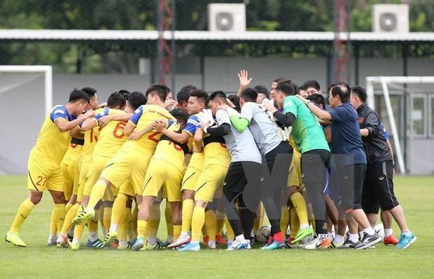 Exhorta premier vietnamita a futbolistas a lograr mejor actuación en torneo regional ảnh 1 Exhorta premier vietnamita a futbolistas a lograr mejor actuación en torneo regional ảnh 1