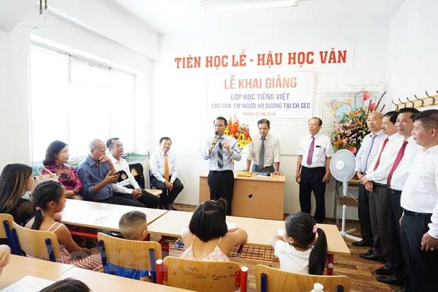 Ofrecen clases gratuitas de enseñanza del idioma vietnamita en República Checa ảnh 1 Ofrecen clases gratuitas de enseñanza del idioma vietnamita en República Checa ảnh 1