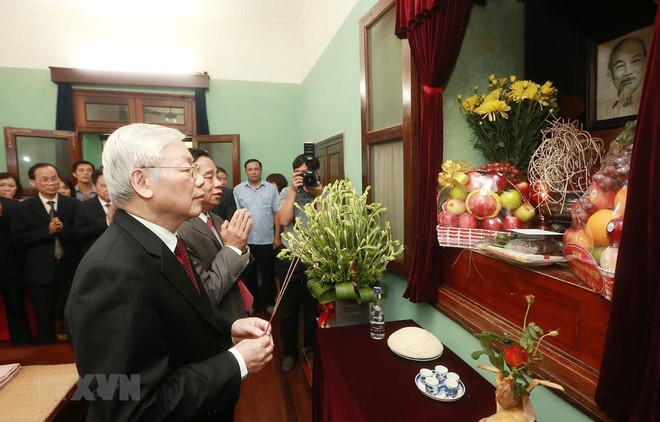 Máximo dirigente de Vietnam rinde tributo al Presidente Ho Chi Minh en ocasión de efemérides nacionales ảnh 1 Máximo dirigente de Vietnam rinde tributo al Presidente Ho Chi Minh en ocasión de efemérides nacionales ảnh 1