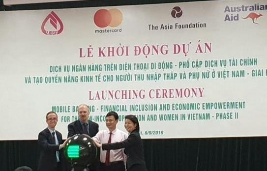 Banco vietnamita ofrecen servicio de banca móvil a favor de personas de bajos ingresos ảnh 1 Banco vietnamita ofrecen servicio de banca móvil a favor de personas de bajos ingresos ảnh 1