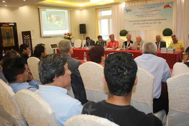 Presentación de literatura vietnamita y checa coadyuva a incrementar amistad binacional ảnh 1 Presentación de literatura vietnamita y checa coadyuva a incrementar amistad binacional ảnh 1