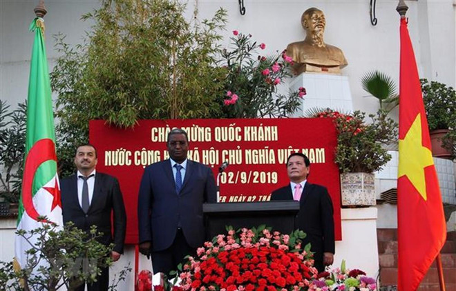 Conmemoran Día Nacional de Vietnam en Argelia y Tanzania ảnh 1 Conmemoran Día Nacional de Vietnam en Argelia y Tanzania ảnh 1