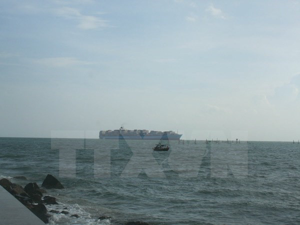 Vietnam rescata oportunamente a ocho marineros accidentados en el mar ảnh 1 Vietnam rescata oportunamente a ocho marineros accidentados en el mar ảnh 1