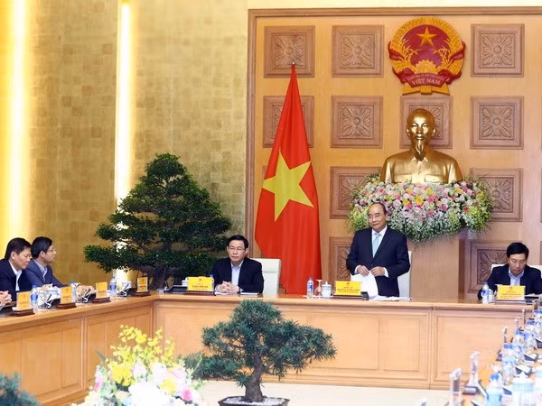 Premier vietnamita mantiene reunión de trabajo con asesores económicos ảnh 1
