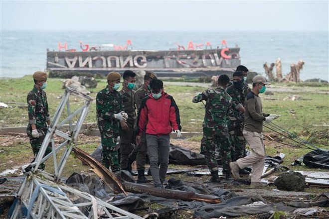 Indonesia utiliza drones y perros para localizar a sobrevivientes del tsunami ảnh 1 Indonesia utiliza drones y perros para localizar a sobrevivientes del tsunami ảnh 1
