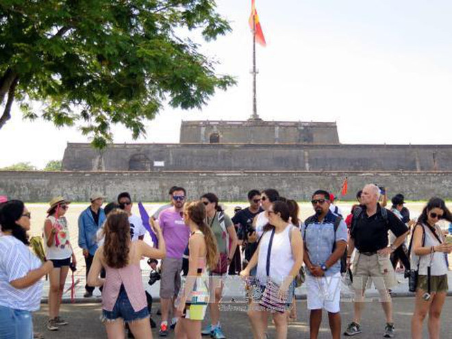  Vietnam prevé recibir 18 millones de turistas extranjeros en 2019 ảnh 1