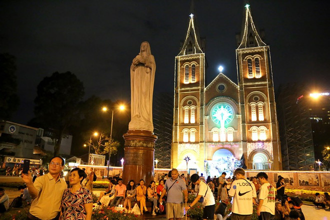 Atmósfera de alegría predomina Ciudad Ho Chi Minh en Navidad ảnh 1 Atmósfera de alegría predomina Ciudad Ho Chi Minh en Navidad ảnh 1