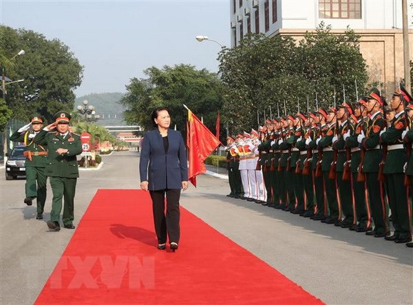 Presidenta del Parlamento vietnamita visita Zona Militar I ảnh 1