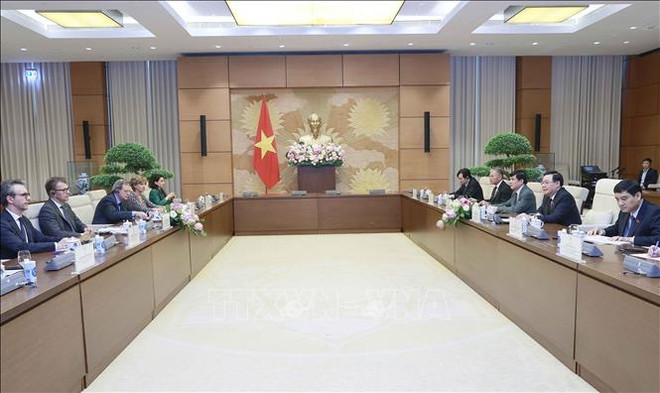 Vietnam atesora impulsar lazos con UE, afirma presidente del Parlamento ảnh 1