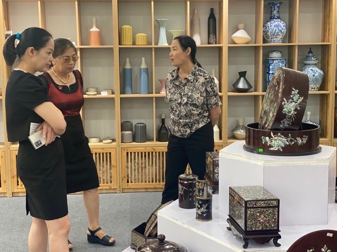 En capital de Vietnam exposición temática de artesanía y bellas artes ảnh 1 En capital de Vietnam exposición temática de artesanía y bellas artes ảnh 1