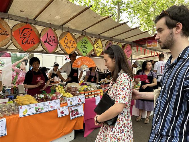 Efectúan Festival de comida callejera vietnamita en París ảnh 1 Efectúan Festival de comida callejera vietnamita en París ảnh 1