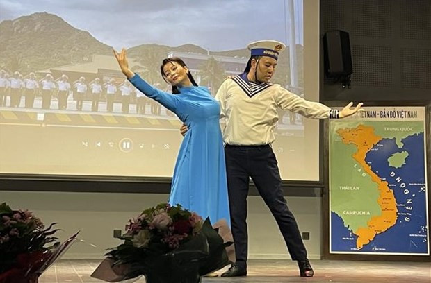 Encuentro en París entre vietnamitas en Europa para recordar visitas a mares e islas de Vietnam ảnh 1
