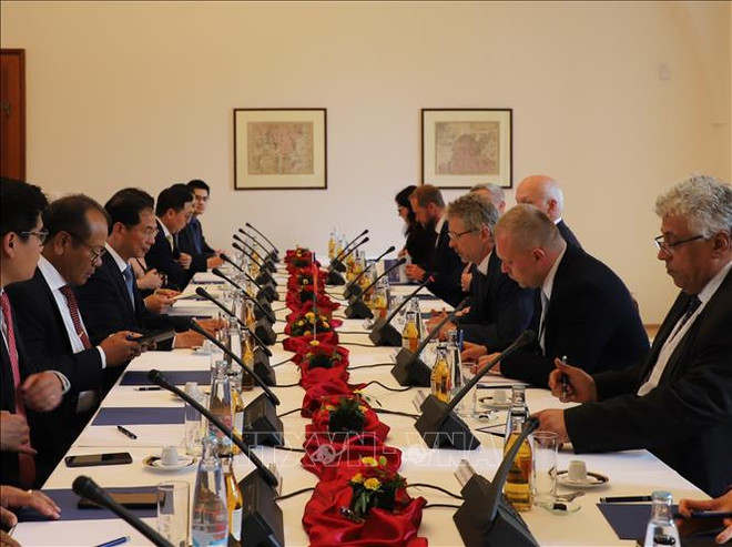 Canciller vietnamita realiza visita oficial a República Checa ảnh 2 Canciller vietnamita realiza visita oficial a República Checa ảnh 2