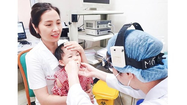 Vicepremier ordena suministro suficiente de vacunas para niños ảnh 1