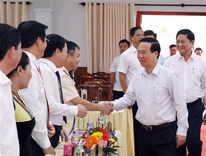 Presidente de Vietnam realiza visita de trabajo a Ninh Thuan ảnh 2