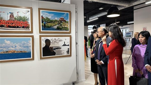 Encuentro en París entre vietnamitas en Europa para recordar visitas a mares e islas de Vietnam ảnh 3