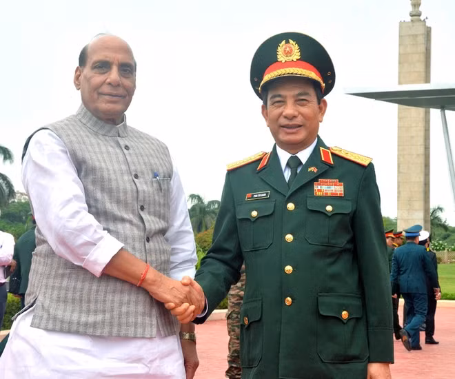 India desea intensificar cooperación con Vietnam en defensa ảnh 1
