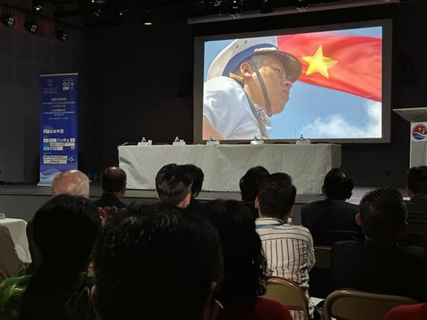 Encuentro en París entre vietnamitas en Europa para recordar visitas a mares e islas de Vietnam ảnh 2