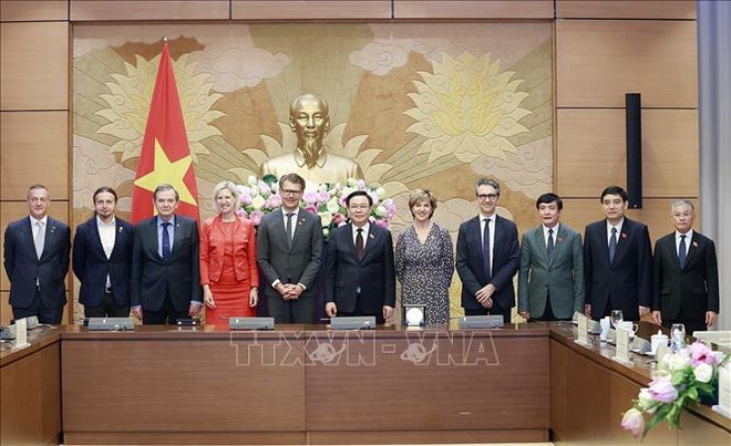 Vietnam atesora impulsar lazos con UE, afirma presidente del Parlamento ảnh 2