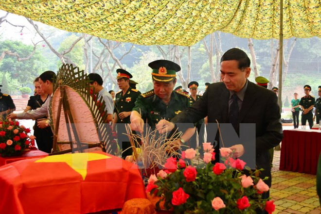 Entregan restos de soldados vietnamitas fallecidos en Laos ảnh 1 Entregan restos de soldados vietnamitas fallecidos en Laos ảnh 1