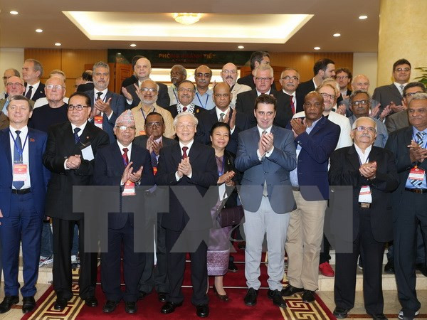 Delegados internacionales valoran logros de renovación de Vietnam ảnh 1 Delegados internacionales valoran logros de renovación de Vietnam ảnh 1