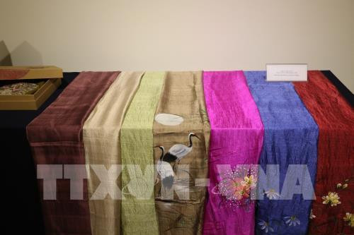 Exhiben en Ginebra seda y brocado de Vietnam ảnh 1 Exhiben en Ginebra seda y brocado de Vietnam ảnh 1