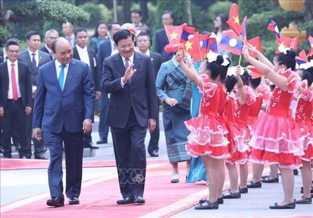 Concluye Primer Ministro de Laos visita oficial a Vietnam ảnh 1 Concluye Primer Ministro de Laos visita oficial a Vietnam ảnh 1