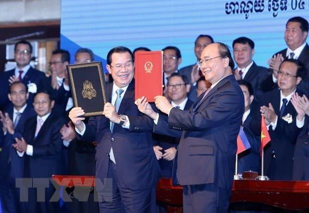 Evalúan premieres de Vietnam y Camboya colocación de demarcaciones fronterizas ảnh 1