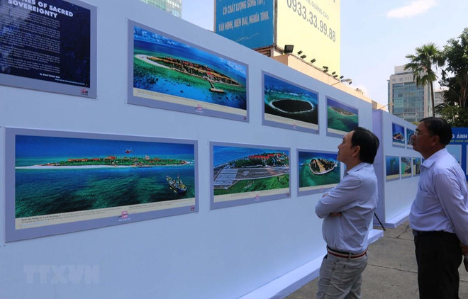 Lanzan libro de fotografías de mares e islas de Vietnam ảnh 1 Lanzan libro de fotografías de mares e islas de Vietnam ảnh 1