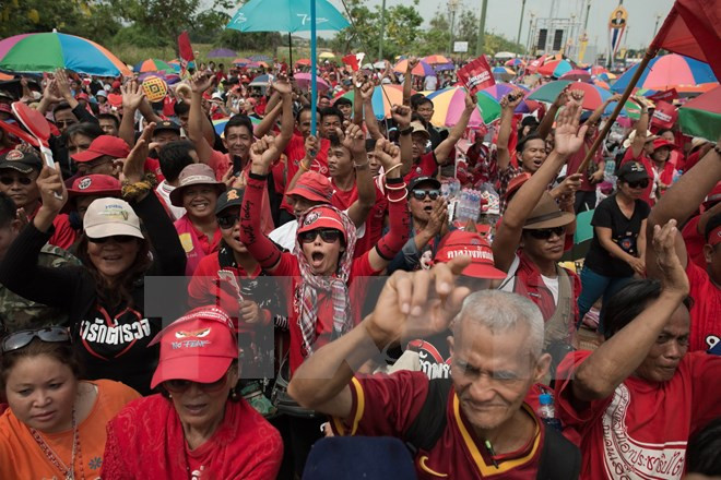 Premier tailandés acusa a “camisas rojas” de incitar desorden ảnh 1 Premier tailandés acusa a “camisas rojas” de incitar desorden ảnh 1