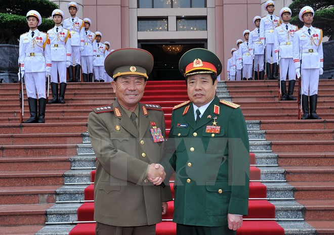 Ministro vietnamita de Defensa recibe a delegación militar del Corea del Norte ảnh 1 Ministro vietnamita de Defensa recibe a delegación militar del Corea del Norte ảnh 1